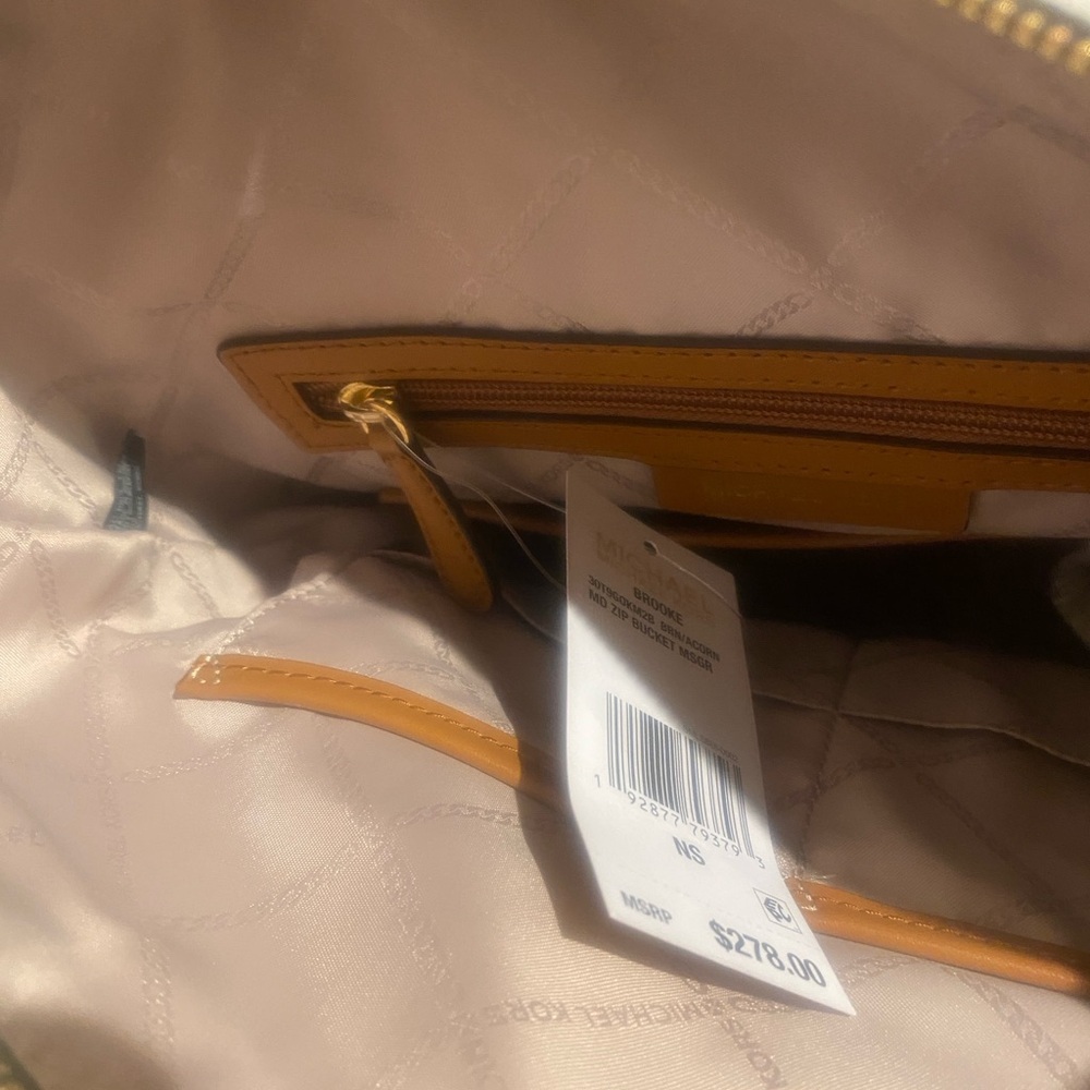 Michael Kors Brooke Medium Logo Bucket Bag Authentic New with Tags & Dust Bag - Picture 9 of 15